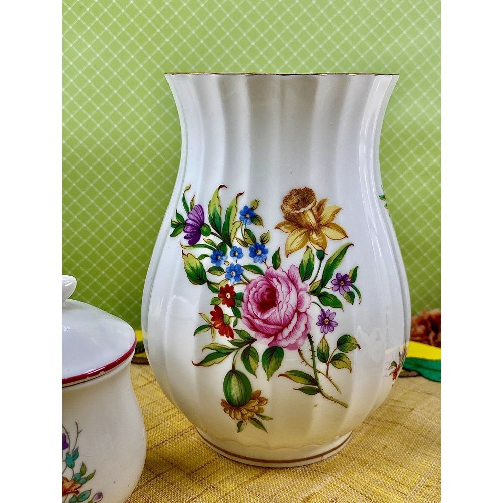 SOLD*** Royal Worcester vase England Bone China Floral, 5 3/4” High - Picture 3 of 16